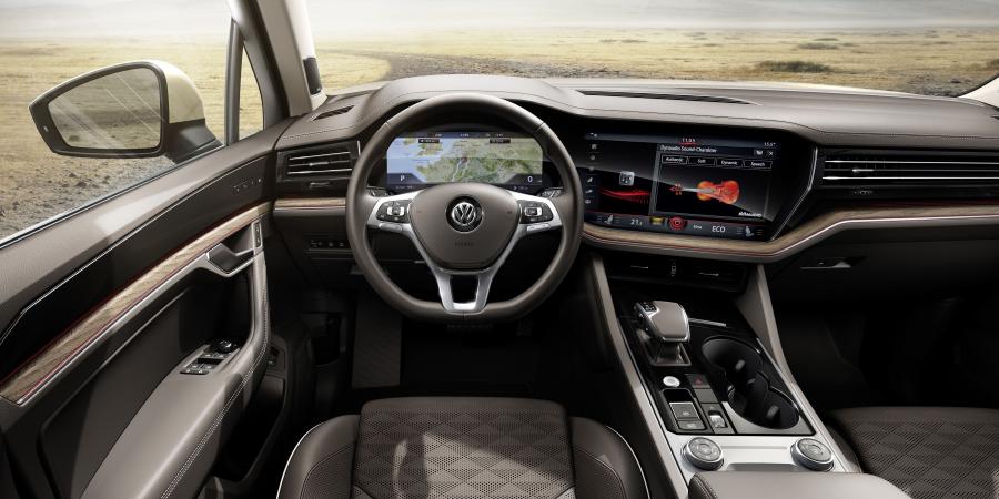 Торпедо Volkswagen Touareg V6 TDI Elegance 2018 года  (WW) (фото 43 из 46)